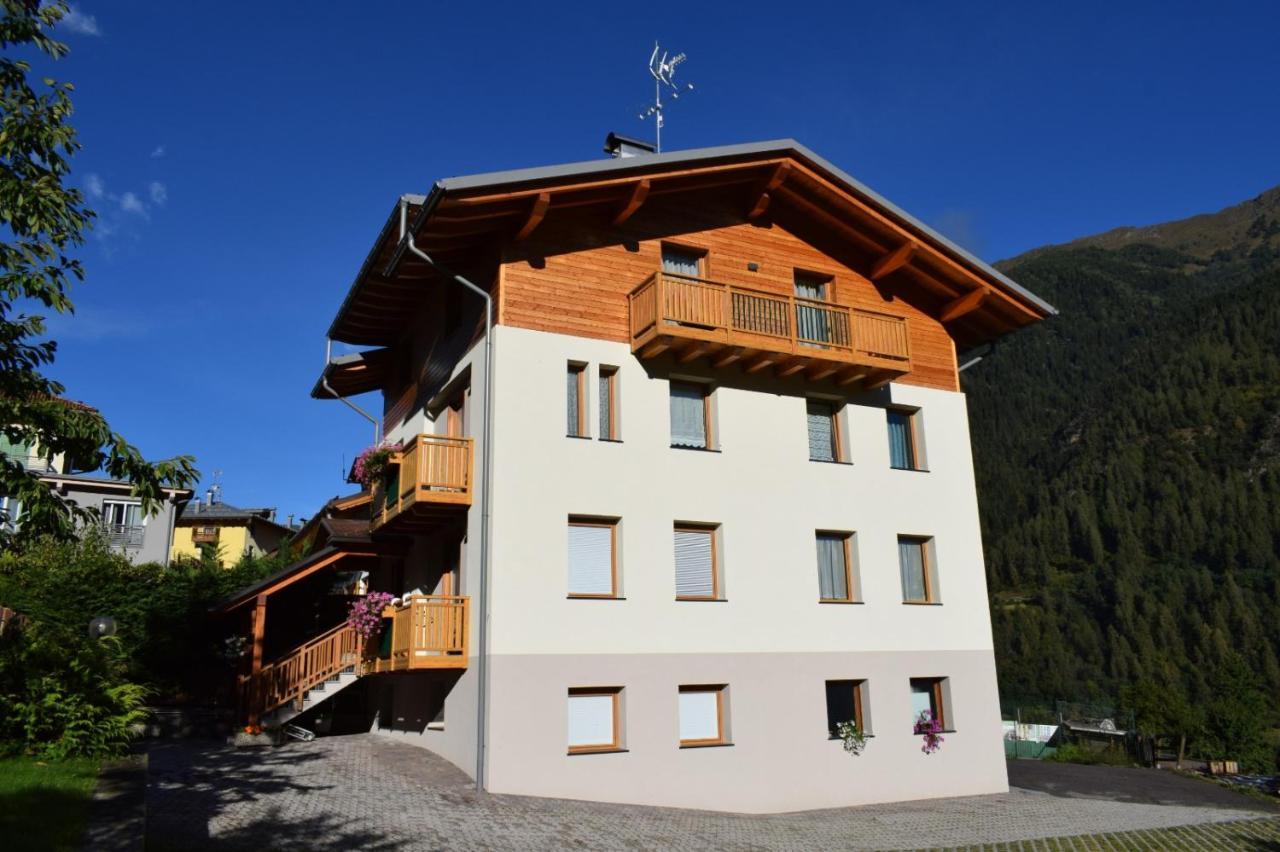 Appartamenti Penasa Renato Commezzadura Exterior photo