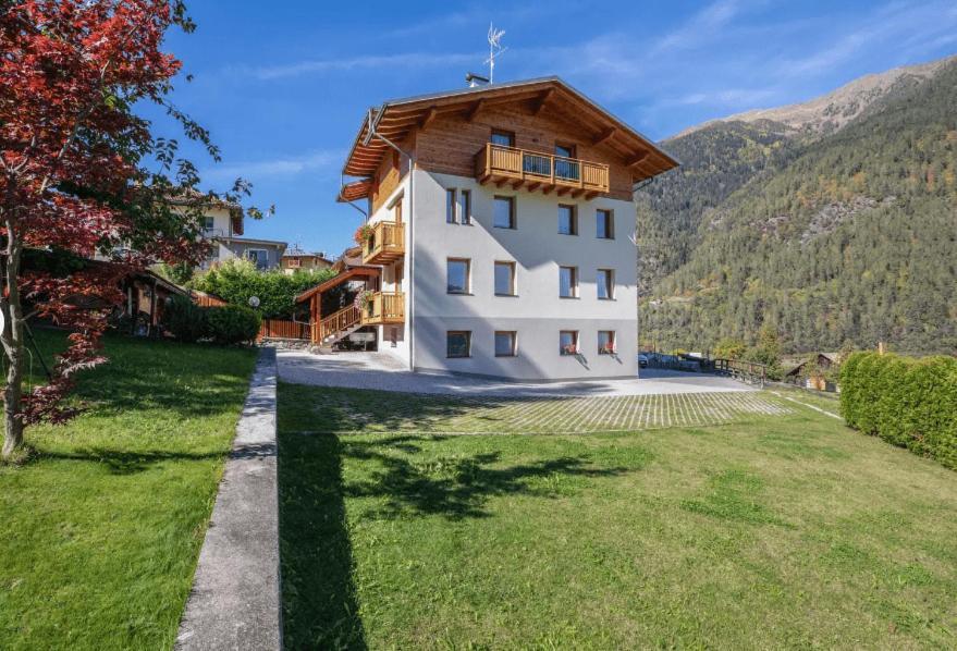 Appartamenti Penasa Renato Commezzadura Exterior photo