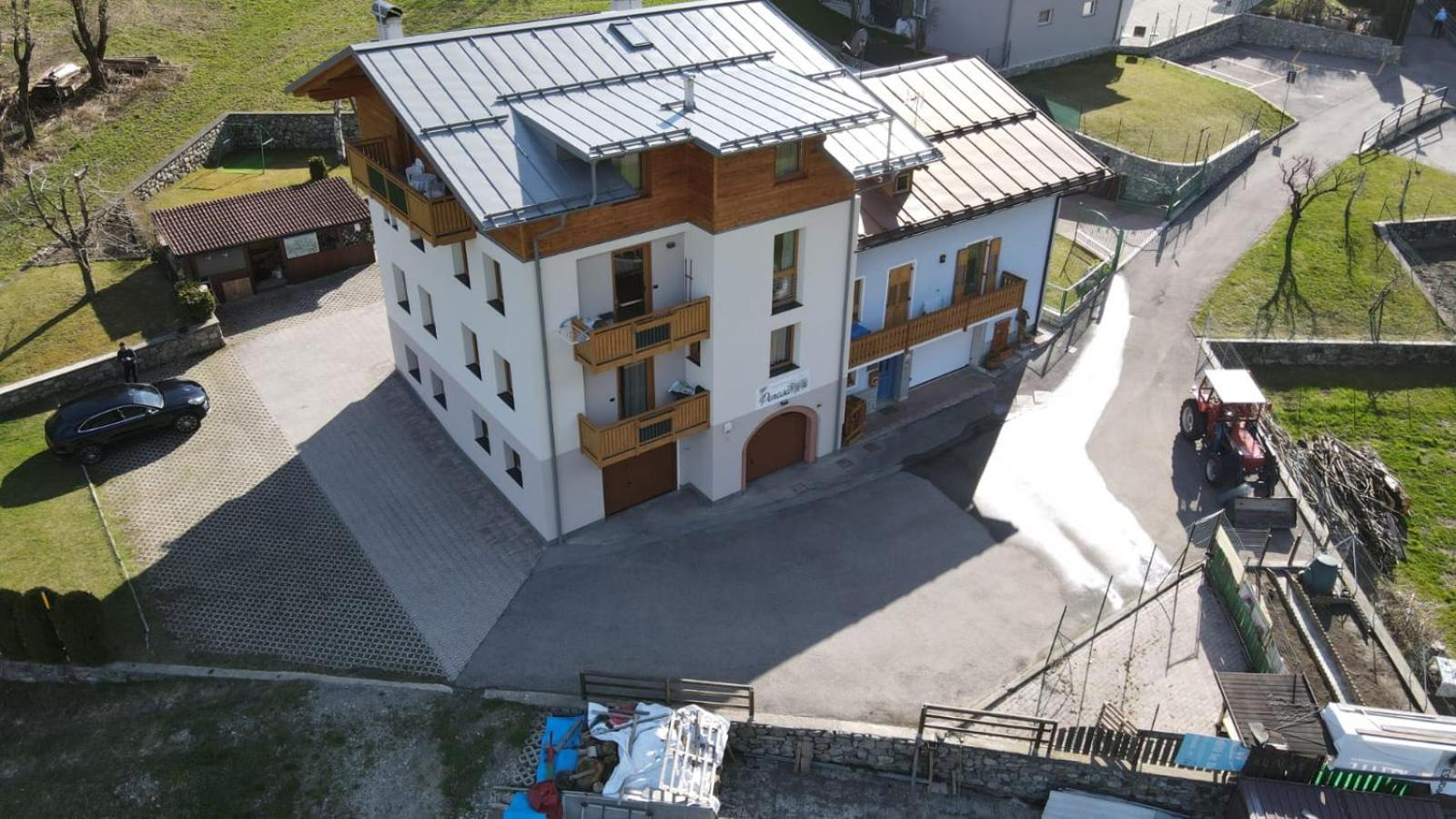 Appartamenti Penasa Renato Commezzadura Exterior photo