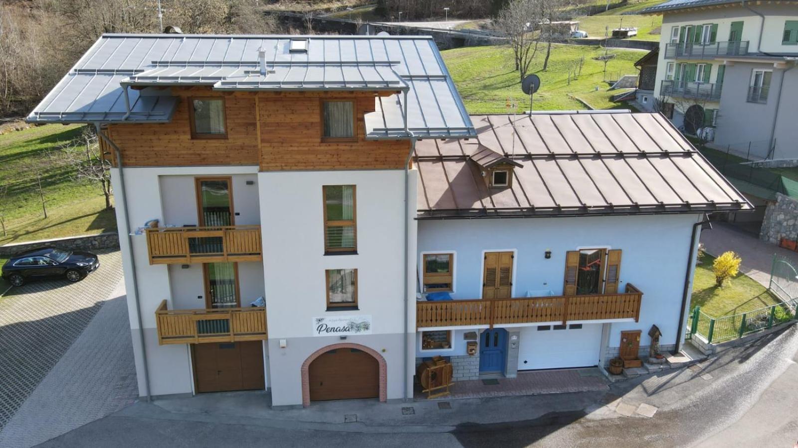 Appartamenti Penasa Renato Commezzadura Exterior photo